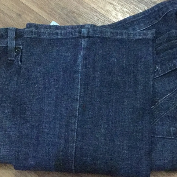 Levi Low Rise - Picture 8 of 8